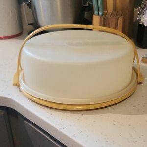 Tupperware Yellow and Cream Cake Carrier